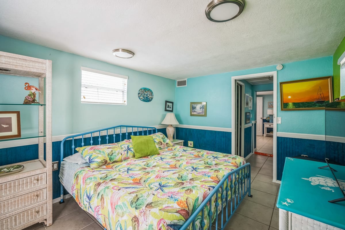 Bedroom with starfish bedding and teal walls